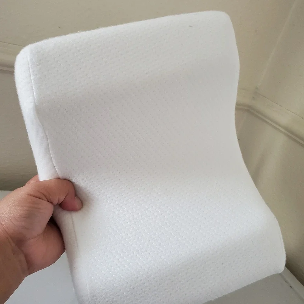 Everlasting Comfort Memory Foam Knee Pillow for Side Sleepers White with Strap